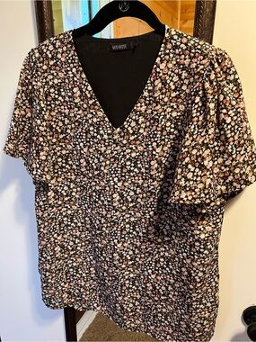 Mikarose Black Floral V-Neck Puff Sleeve Top
